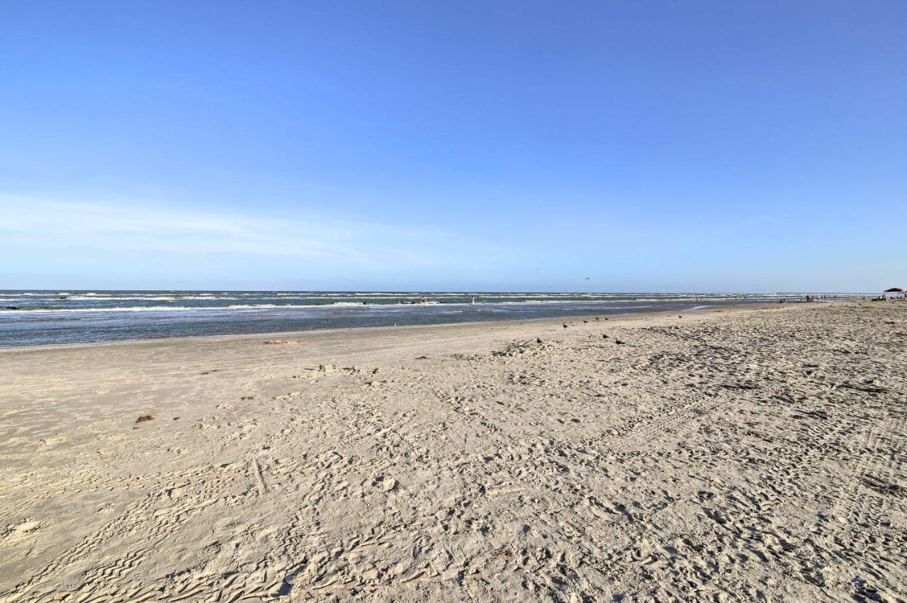 Corpus Christi Resort Condo - Walk To Beach! Exterior photo