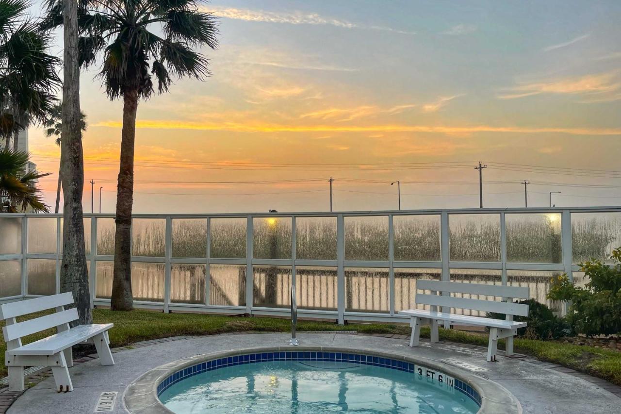 Corpus Christi Resort Condo - Walk To Beach! Exterior photo